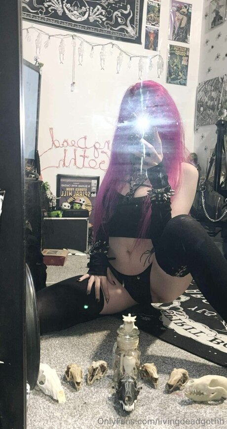 Livingdeadgothh