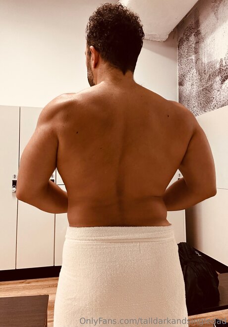 Foto desnuda filtrada de OnlyFans de Talldarkandsingledad