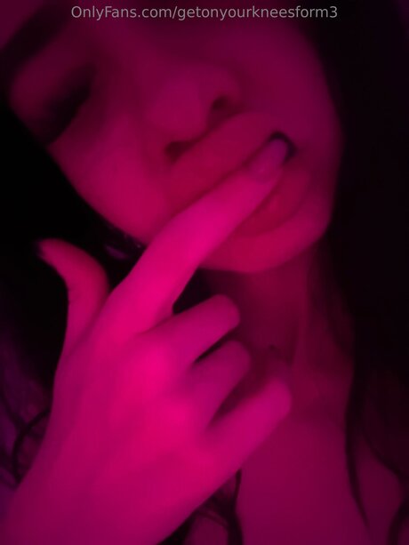 Foto desnuda filtrada de OnlyFans de Getonyourkneesform3
