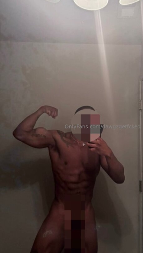 Foto desnuda filtrada de OnlyFans de Dawgzgetfcked