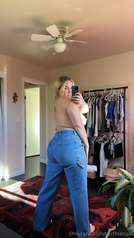 Foto desnuda filtrada de OnlyFans de Earthiangel