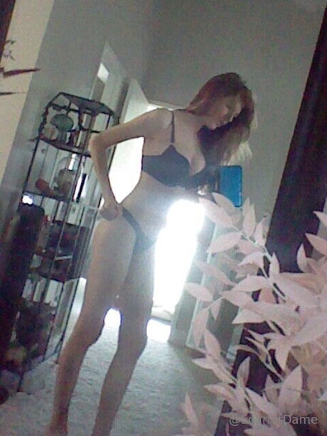 Foto desnuda filtrada de OnlyFans de Scarletdame