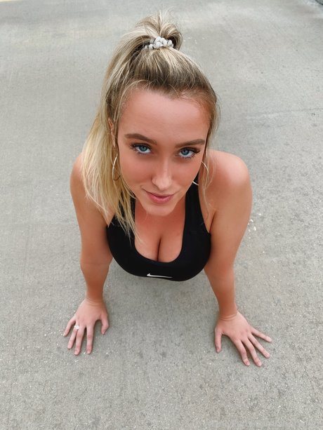 Foto desnuda filtrada de OnlyFans de Cher White