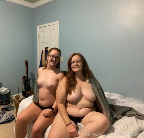 Foto desnuda filtrada de OnlyFans de Faith And Courtney