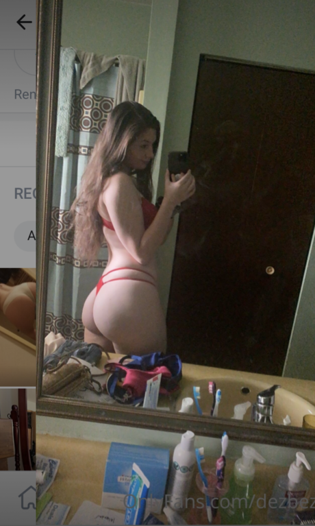 Foto desnuda filtrada de OnlyFans de Dezbez