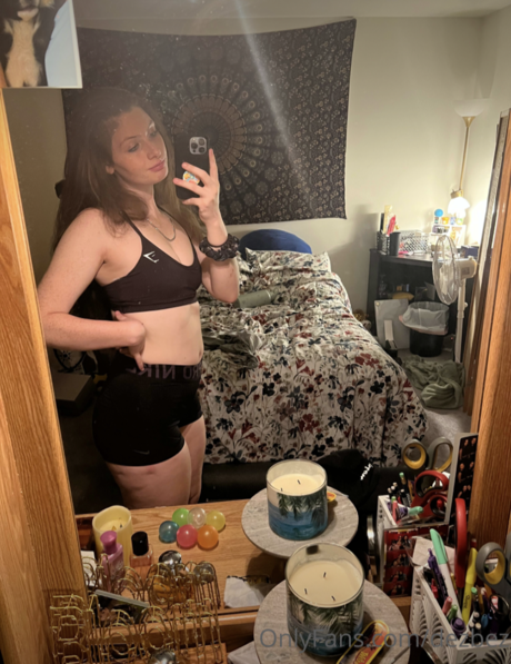 Foto desnuda filtrada de OnlyFans de Dezbez