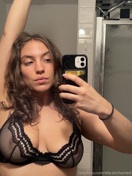 Foto desnuda filtrada de OnlyFans de Ella Enchanted