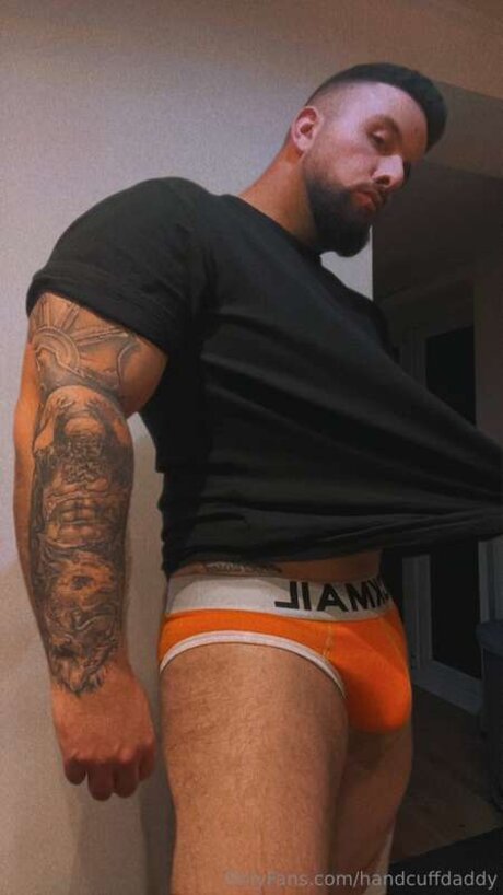 Foto desnuda filtrada de OnlyFans de Handcuffdaddy