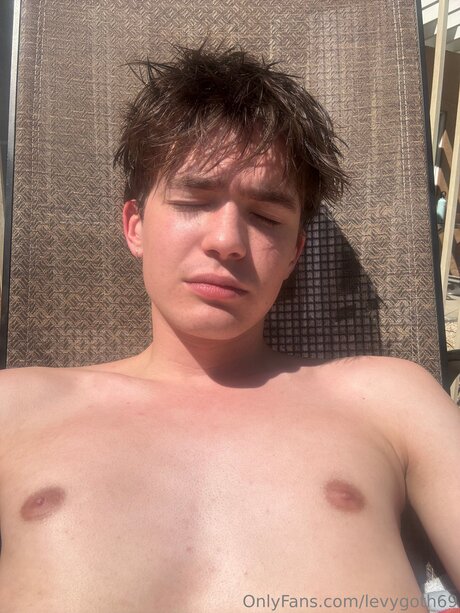 Foto desnuda filtrada de OnlyFans de Levygoth69