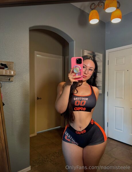 Foto desnuda filtrada de OnlyFans de Naomisteele