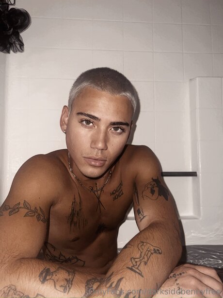 Foto desnuda filtrada de OnlyFans de Darksidebennyfree
