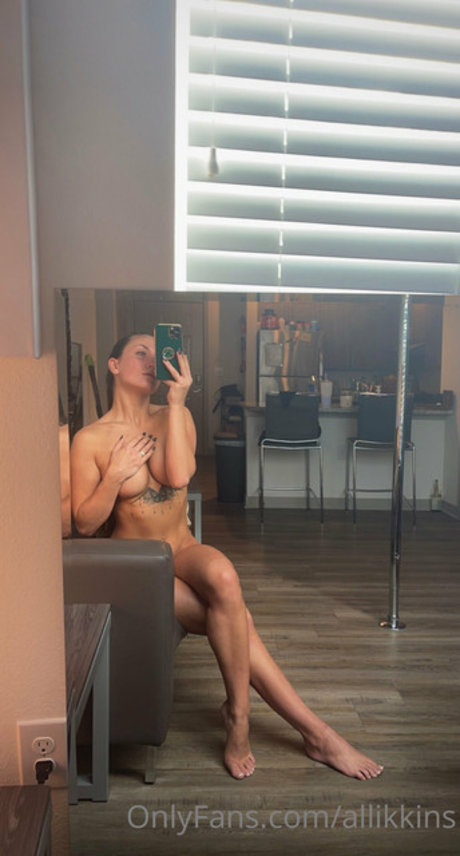 Foto desnuda filtrada de OnlyFans de Allikkins