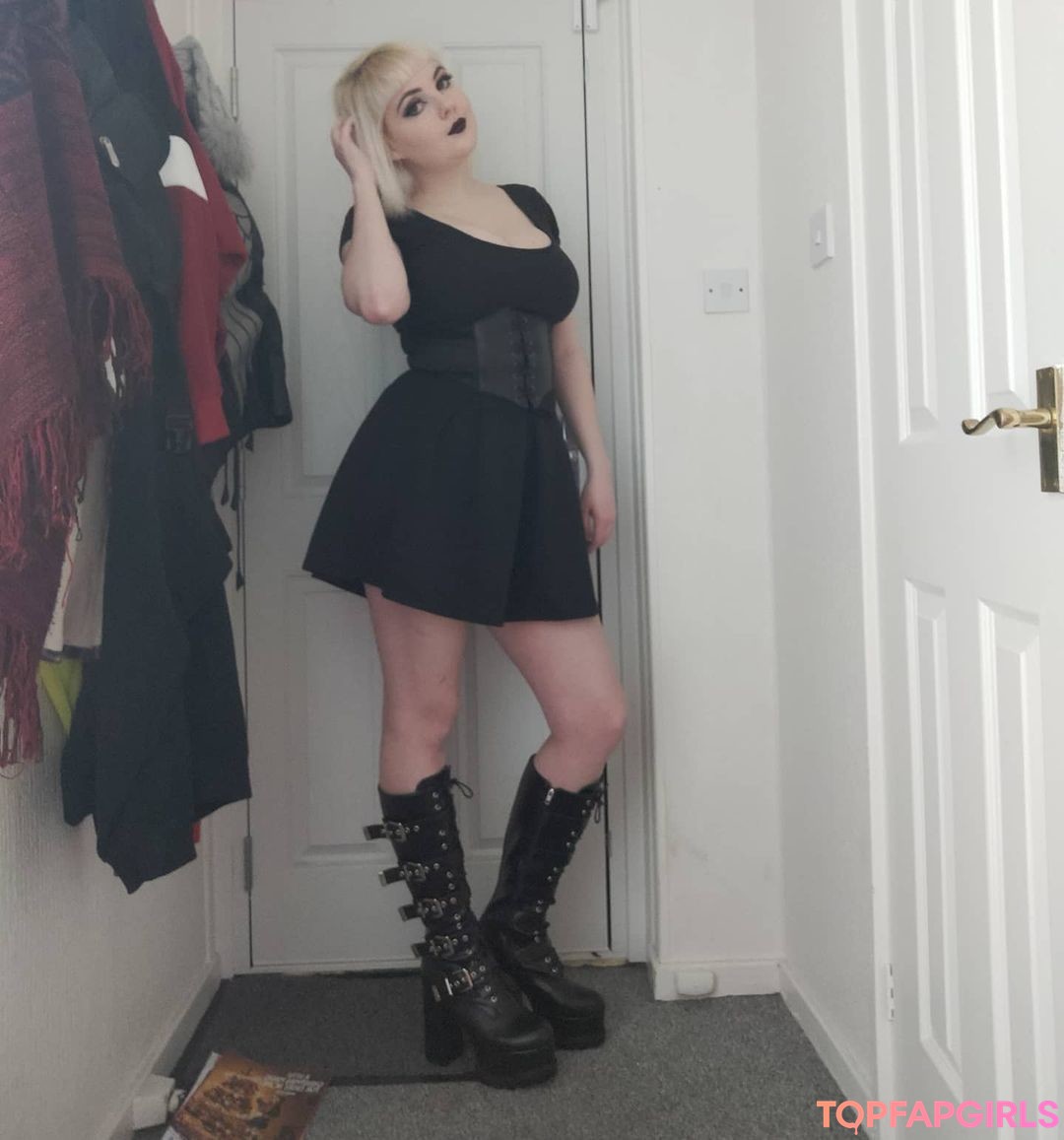 Foto desnuda filtrada de OnlyFans de Dinosaurqueen #80 Foto desnuda filtrada de OnlyFans de Dinosaurqueen #80