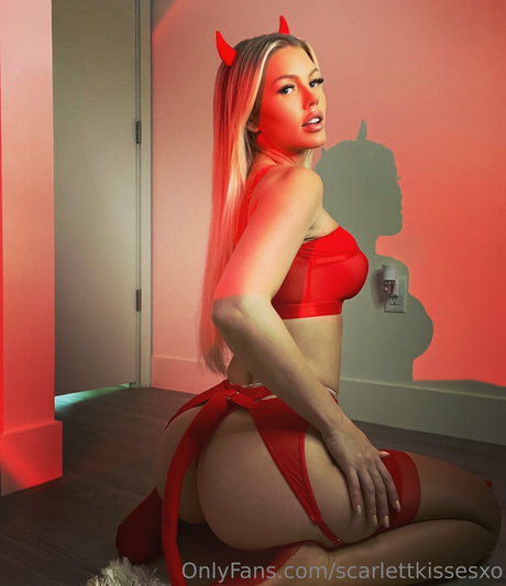 Scarlett kisses xo