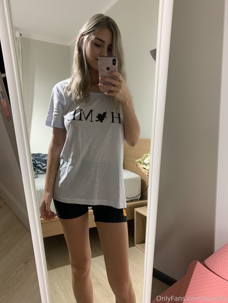 Eva Elfie