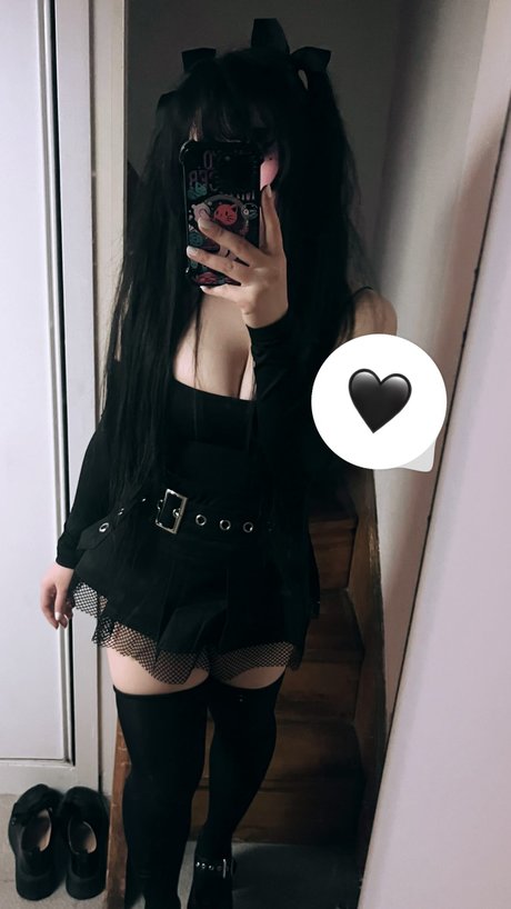 Mooncak Eva