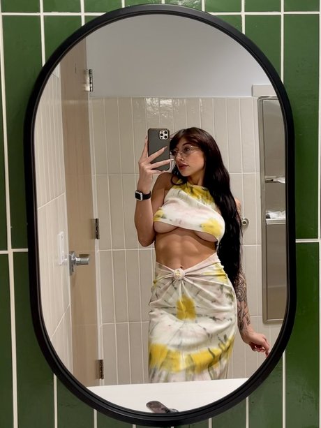 Molly Dixx