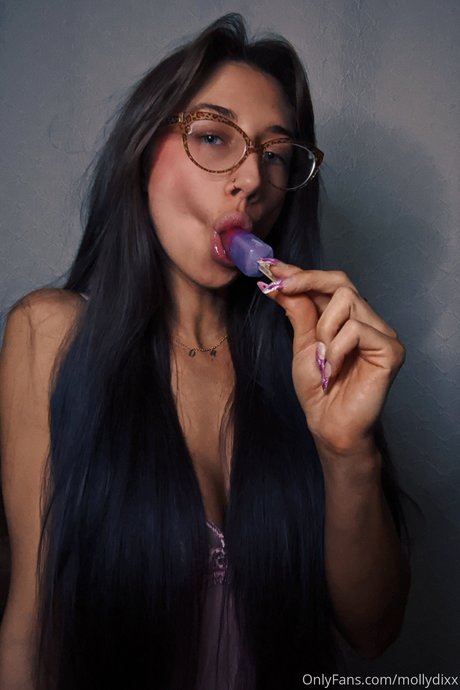 Molly Dixx