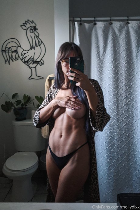 Molly Dixx