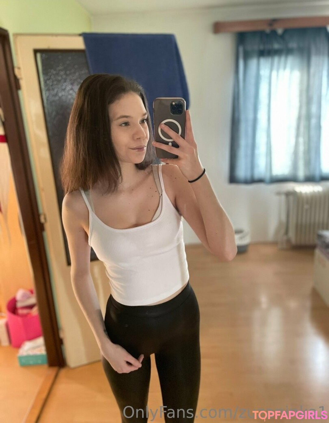 Foto desnuda filtrada de OnlyFans de Zuzaninka1 #66 Foto desnuda filtrada de OnlyFans de Zuzaninka1 #66