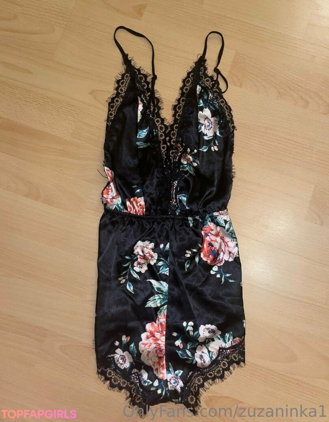 Foto desnuda filtrada de OnlyFans de Zuzaninka1 #67 Foto desnuda filtrada de OnlyFans de Zuzaninka1 #67