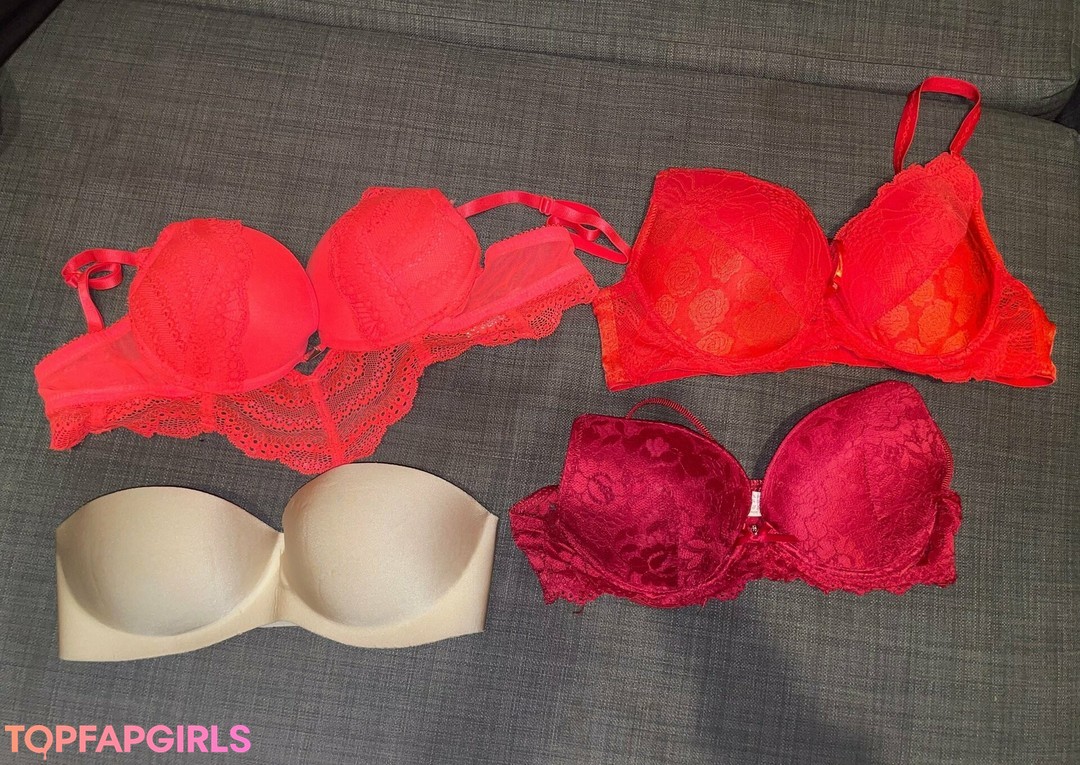 Foto desnuda filtrada de OnlyFans de Zuzaninka1 #70 Foto desnuda filtrada de OnlyFans de Zuzaninka1 #70