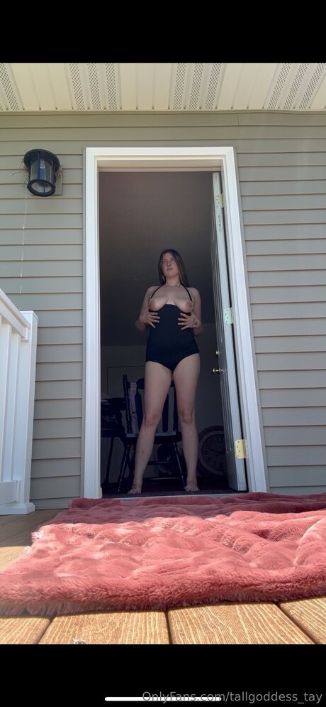 Foto desnuda filtrada de OnlyFans de Tallgoddess Tay