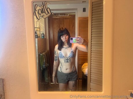 Foto desnuda filtrada de OnlyFans de Annetteclaricedarby