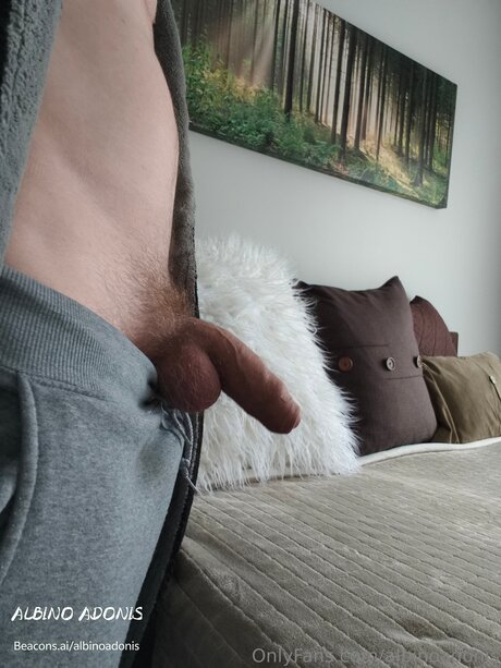 Foto desnuda filtrada de OnlyFans de Albinoadonis