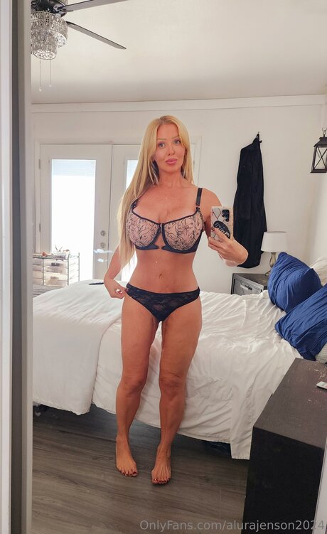 Foto desnuda filtrada de OnlyFans de Alurajenson2024