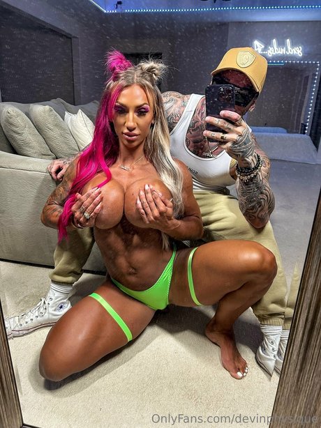 Foto desnuda filtrada de OnlyFans de Devin Physique