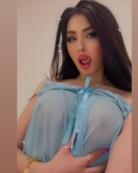 Foto desnuda filtrada de OnlyFans de Mira Nouri Miranouri5
