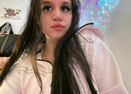 Foto desnuda filtrada de OnlyFans de Olivebabyyyy