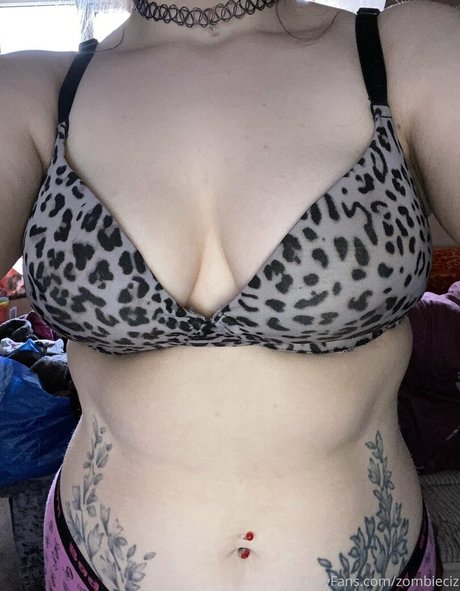 Foto desnuda filtrada de OnlyFans de Zombieciz