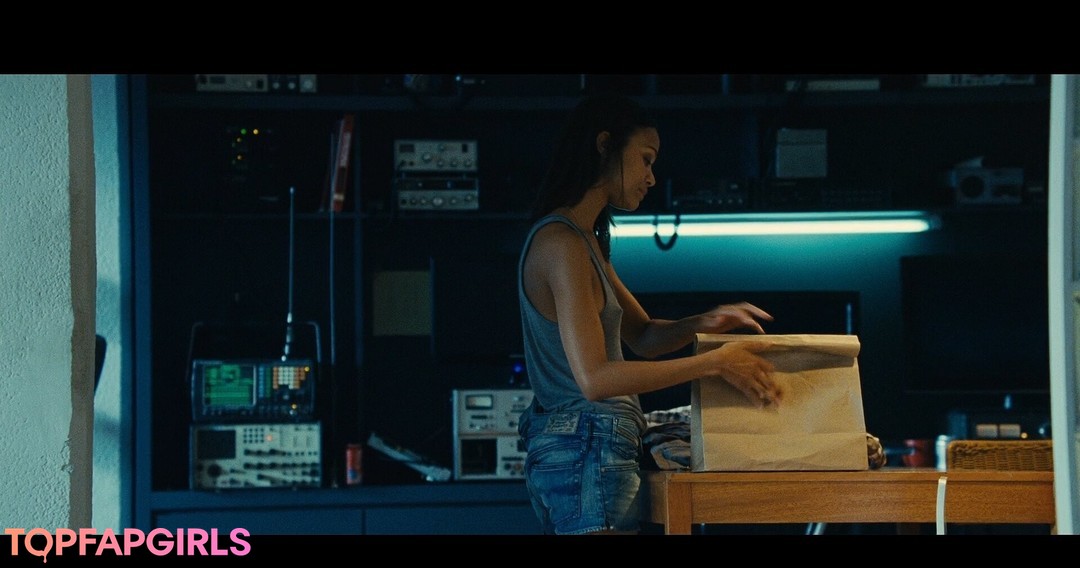 Foto desnuda filtrada de OnlyFans de Zoe Saldana #109 Foto desnuda filtrada de OnlyFans de Zoe Saldana #109