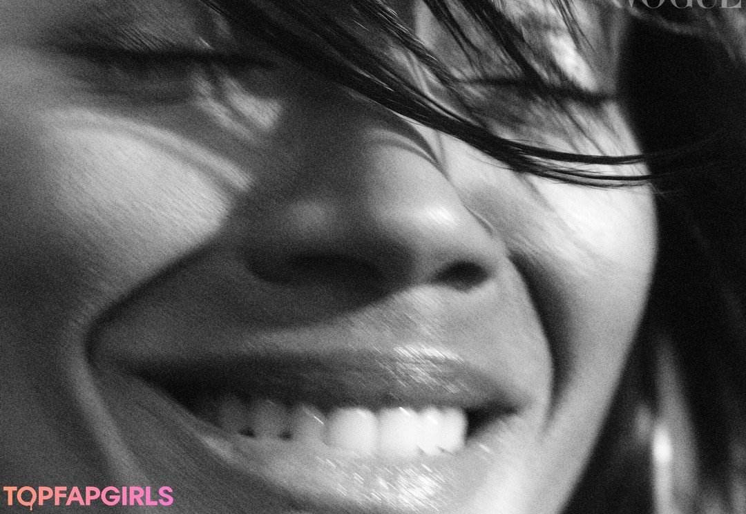 Foto desnuda filtrada de OnlyFans de Zoe Saldana #135 Foto desnuda filtrada de OnlyFans de Zoe Saldana #135