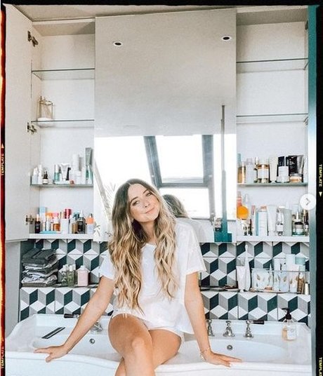 Zoe Sugg