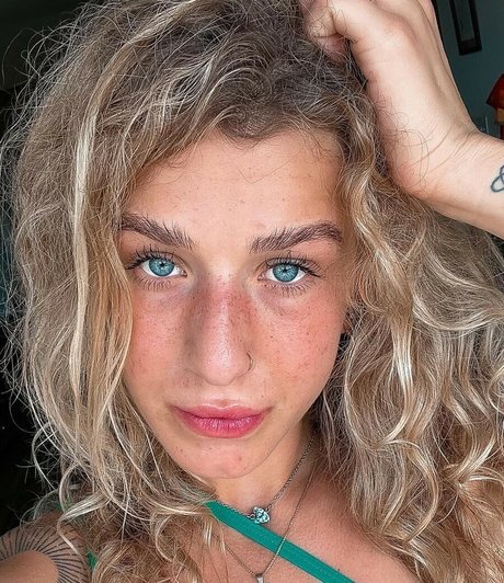 Foto desnuda filtrada de OnlyFans de Zoe Elise Freedman
