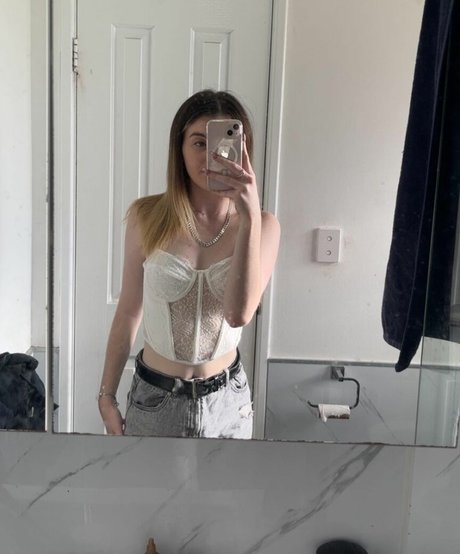 Foto desnuda filtrada de OnlyFans de Zoecahill2003