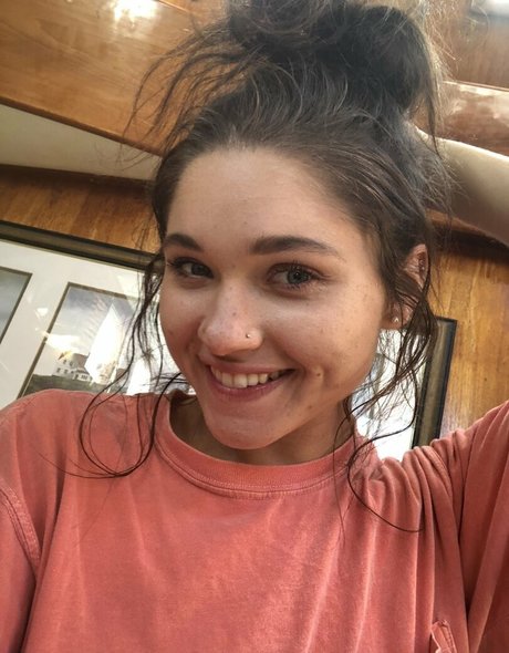 Zoe Bloom
