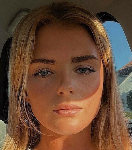 Foto desnuda filtrada de OnlyFans de Emily Pool