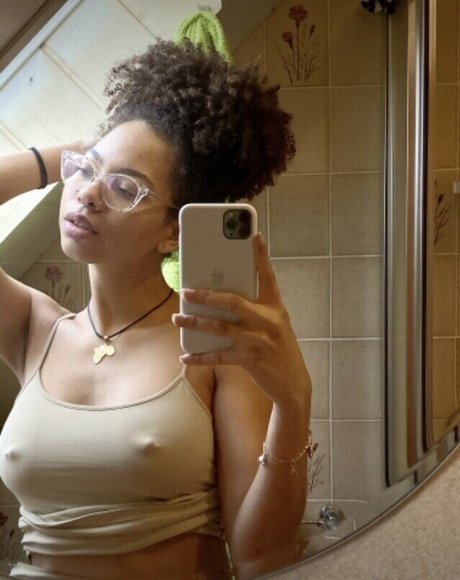 Foto desnuda filtrada de OnlyFans de Afroshawty