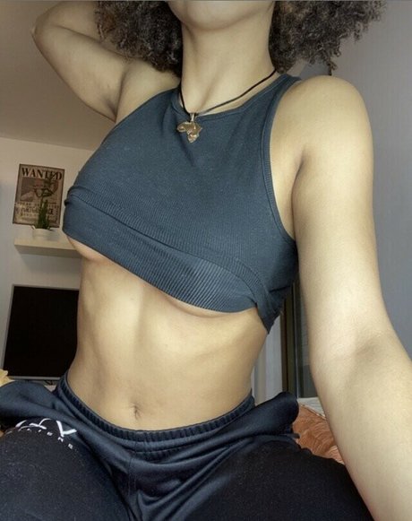 Foto desnuda filtrada de OnlyFans de Afroshawty