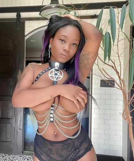 Foto desnuda filtrada de OnlyFans de Blackheartburlesque