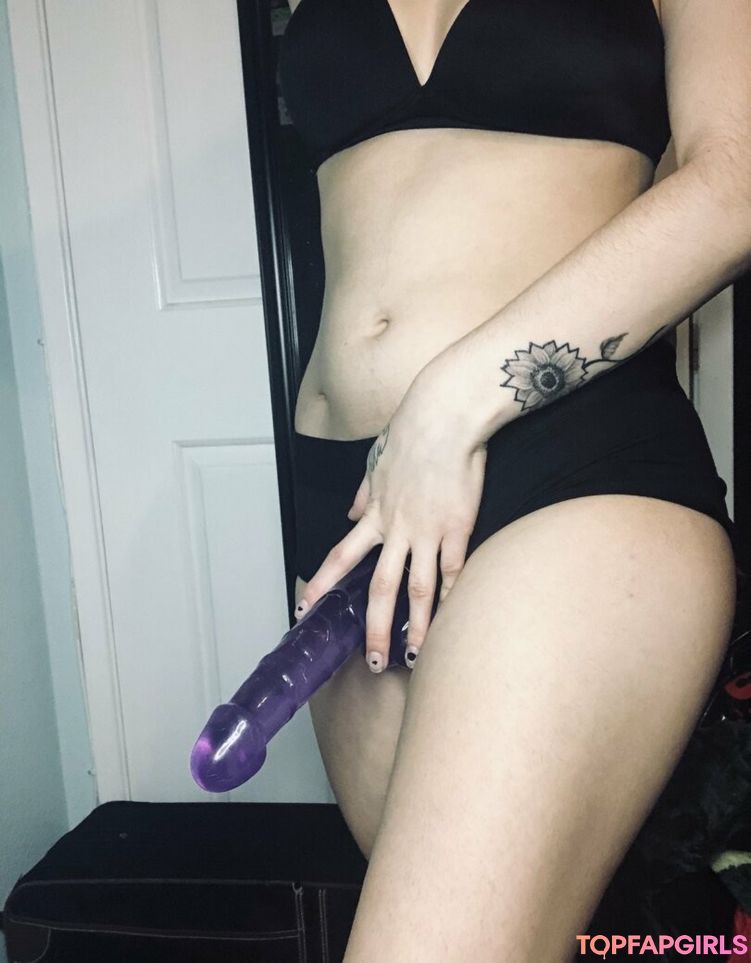Foto desnuda filtrada de OnlyFans de Gremlinbxtch #200 Foto desnuda filtrada de OnlyFans de Gremlinbxtch #200