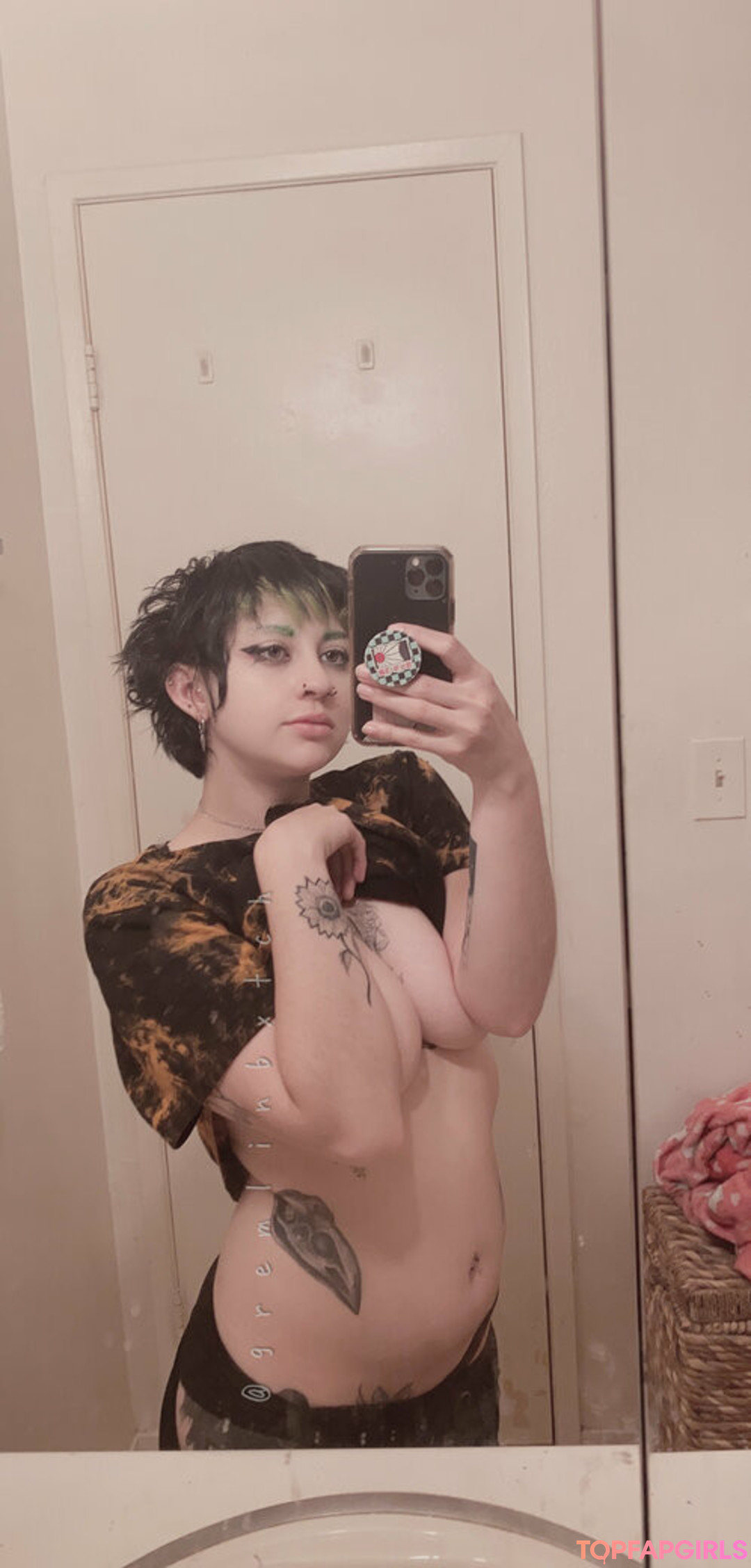 Foto desnuda filtrada de OnlyFans de Gremlinbxtch #207 Foto desnuda filtrada de OnlyFans de Gremlinbxtch #207