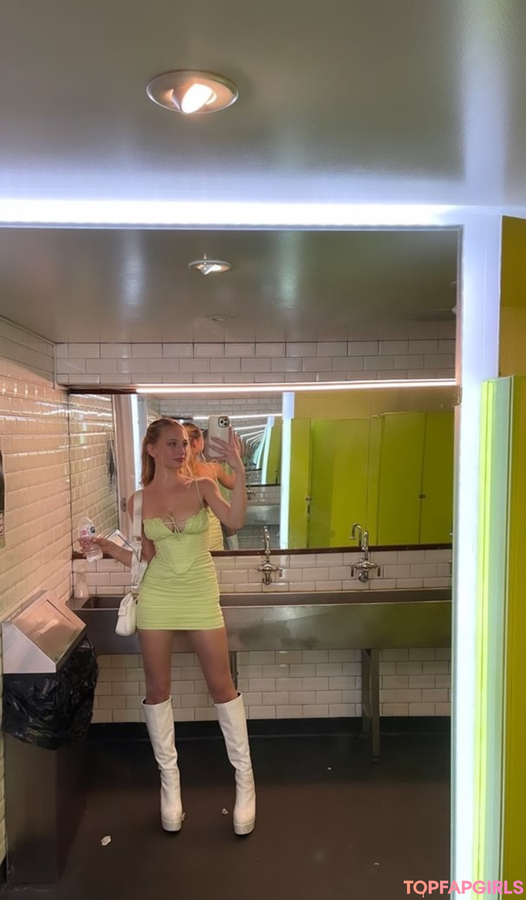 Foto desnuda filtrada de OnlyFans de Sophia Diamond #151 Foto desnuda filtrada de OnlyFans de Sophia Diamond #151