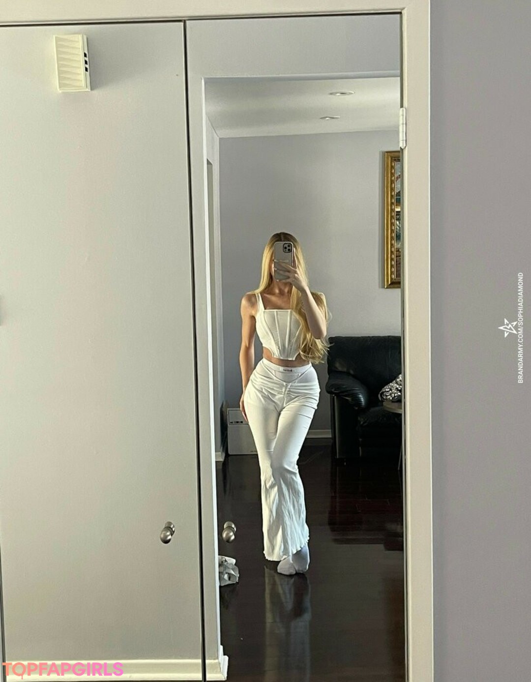 Foto desnuda filtrada de OnlyFans de Sophia Diamond #413 Foto desnuda filtrada de OnlyFans de Sophia Diamond #413