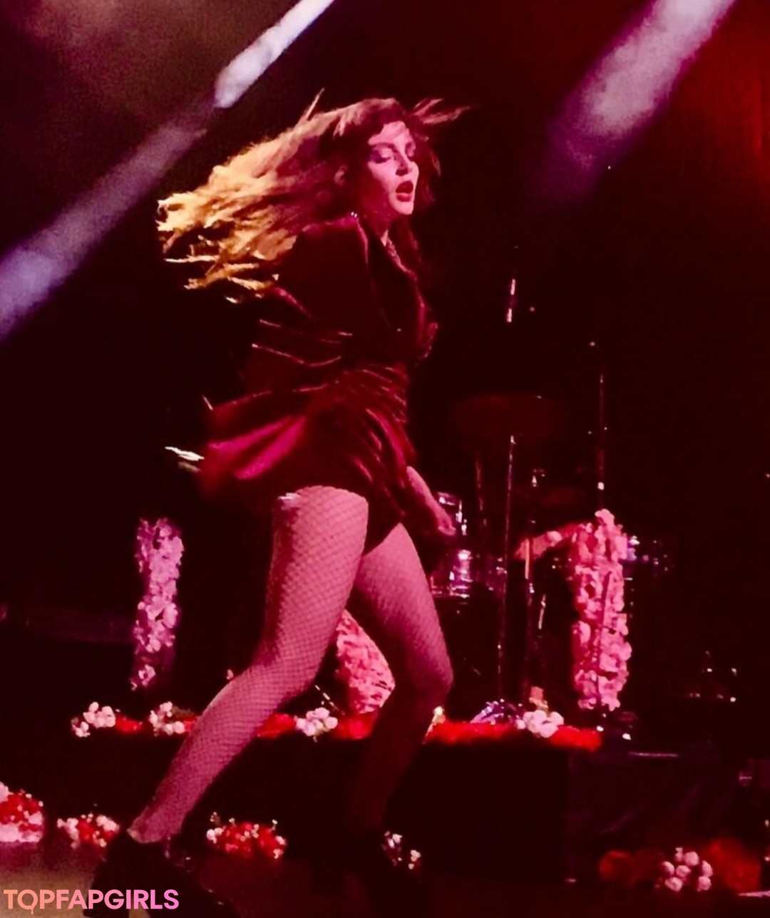 Foto desnuda filtrada de OnlyFans de Lauren Mayberry #274 Foto desnuda filtrada de OnlyFans de Lauren Mayberry #274