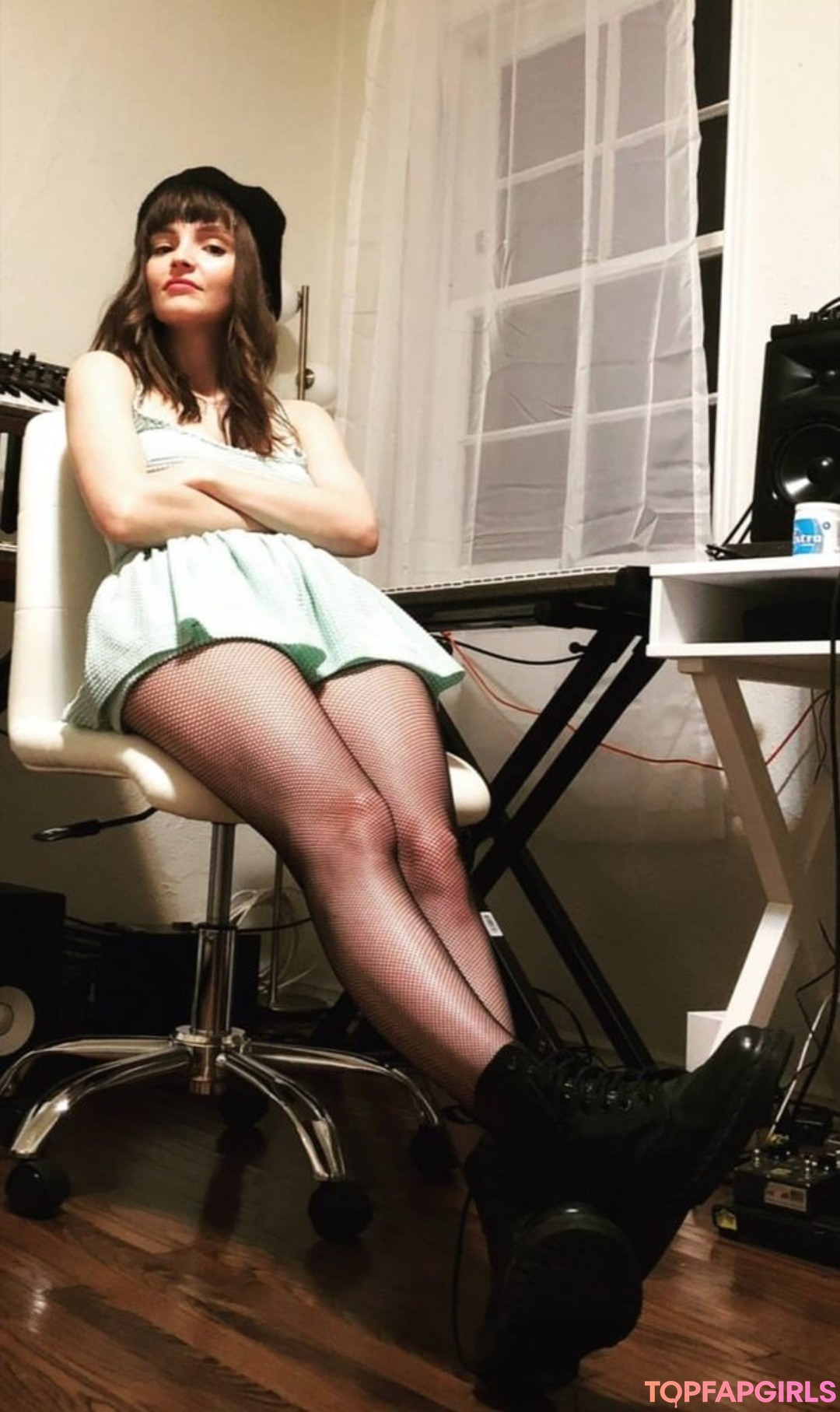 Foto desnuda filtrada de OnlyFans de Lauren Mayberry #3 Foto desnuda filtrada de OnlyFans de Lauren Mayberry #3